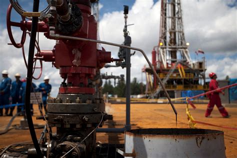 Focus: How Venezuela pulled its oil production out of a tailspin | Reuters