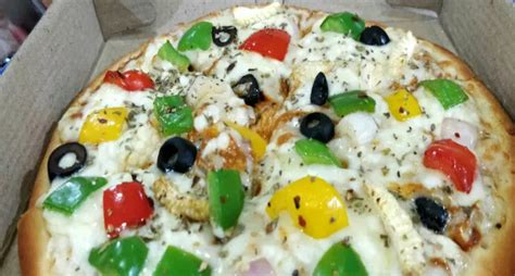 This Health Cafe Offers A Cheesy Pizza That Has Only 175 Calories ...