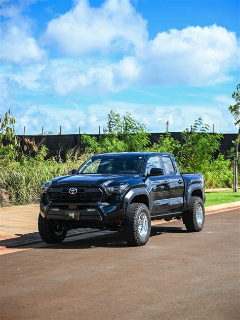 Black and Polished, Lifted Toyota Tacoma TRD Off-Road Feels Both Modern and Classic - autoevolution