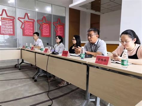 外国语学院师生赴泰州中国医药城和扬子江药业集团调研