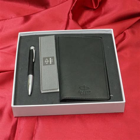 Parker Urban Fashion London Cab Shiny Chrome With Black Body Medium Tip ...