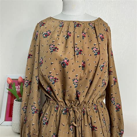 SAND FLORAL DRESS - BUST 36 – Outdated