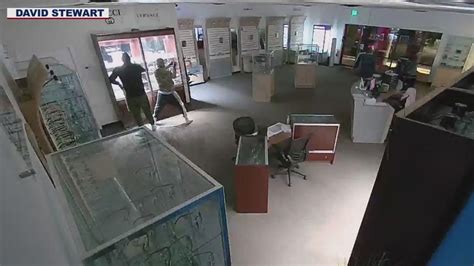 Caught on camera: Smash-and-grab burglary at Phoenix eyeglass store ...
