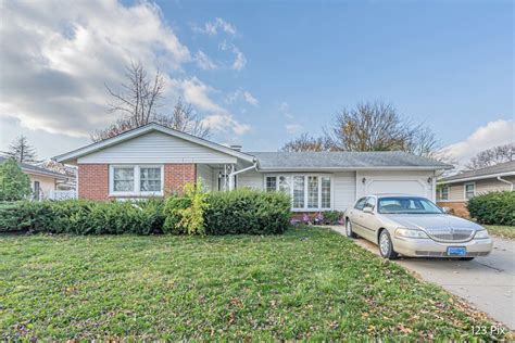 440 Charing Cross Rd, Elk Grove Village, IL 60007 | Homes.com