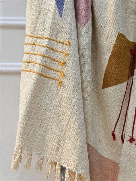 GESTALTEN - THROW – Art Avenue