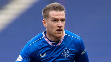 Steven Davis: Rangers midfielder signs one-year contract extension ...
