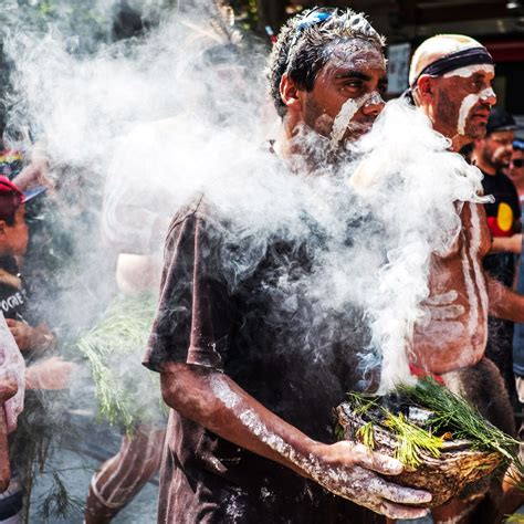 Asutrelian Local People 的图像结果