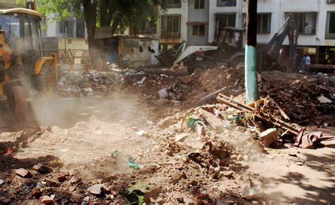 21 cops injured in violence during demolition drive at Nashik dargah ...