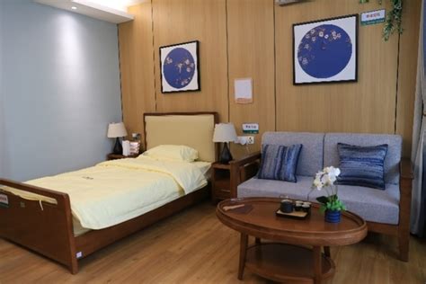 广州3区试点家庭养老床位：在家养老，每天上门服务至少1小时_南方plus_南方+