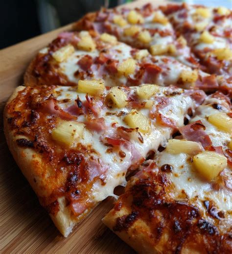30-Minute Hawaiian Pizza with Ham & Pineapple Perfection - Wilingga Recipes