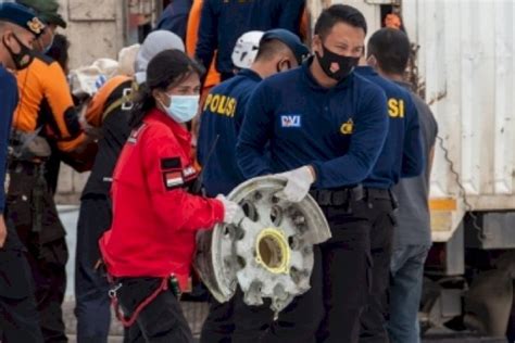 Search intensifies for crashed Indonesian plane's black boxes