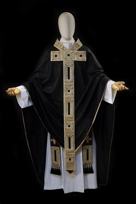 Medieval and Baroque Inspired Vestments from Atelier LAVS ~ Liturgical ...