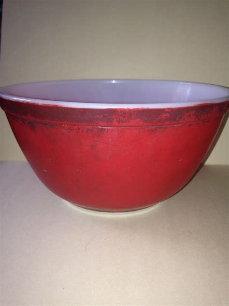 Vintage red Pyrex bowl #402 – Haute Juice