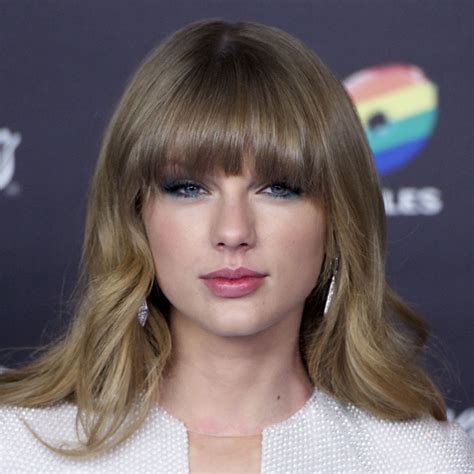 How Hot Is Taylor Swift's Latest Turquoise (Yes, Turquoise) Smoky Eye ...