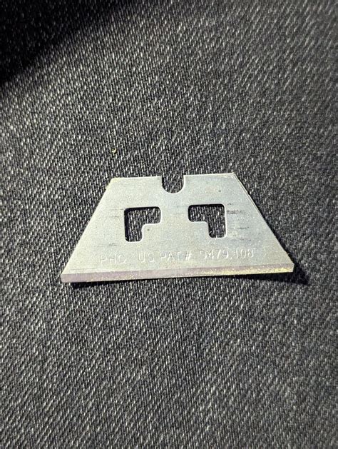 How to Replace Box Cutter Blade 的图像结果