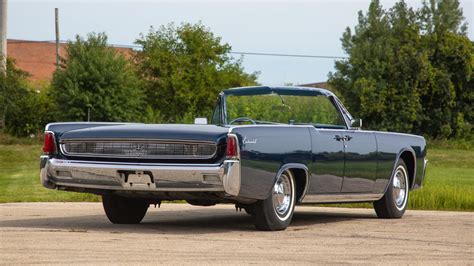 1962 Lincoln Continental Convertible at Chicago 2019 as F161.1 - Mecum Auctions