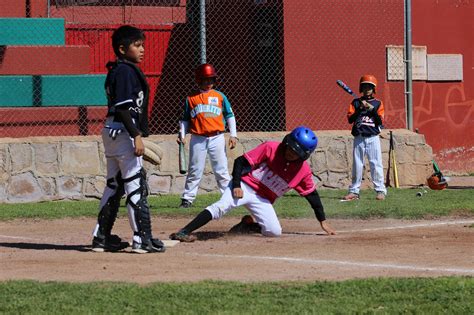 Kids Playing Sports 的图像结果