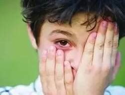 危险！东莞11岁男孩眼睛被TA射伤，视力降至0.3！这些东西都要注意~
