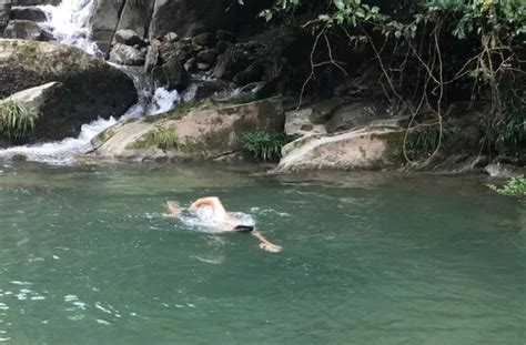 广西柳州柳工大道羊角汶游泳池17岁青年意外溺水进了ICU！救生员值守时低头看手机_社会_长沙社区通