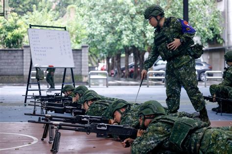 Reservists receive training during the annual Han Kuang military exercises in Taoyuan, Taiwan