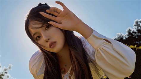 Jiwoo from NMIXX (Kpop Band) - Love Me Like This MV Shoot 4K wallpaper download