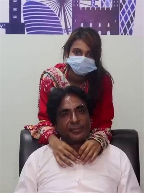 55 साल के फारुख को दिल दे बैठीं 18 की मुस्कान - 18 year old muskan fell ...