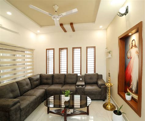 6 bedroom 2,700 sqft by Mindcreate Architecture in Chembumukku ...