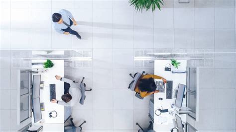 Business People Walking High View 的图像结果