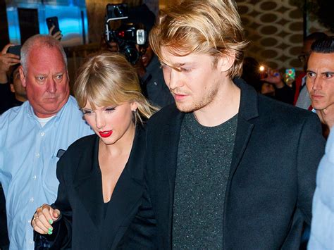 Who Is Taylor Swift Married To In Real Life