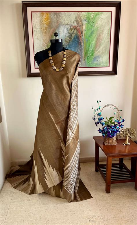 RUVIKA – OLIVE BROWN TUSSAR WITH VILLAGE SCENE AANCHAL – MOS Preloved