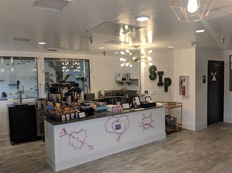 Cat Cafe Lounge - Los Angeles