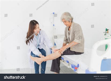 366 Assessing Pain Elderly Images, Stock Photos & Vectors | Shutterstock