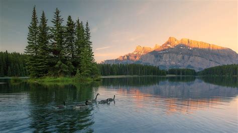 Bing HD Wallpaper Aug. 2, 2024: Banff National Park, Alberta - Bing ...