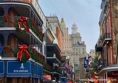 https://travelmakesmehappy.com/wp-content/uploads/2022/11/New-Orleans-French-Quarter-Christmas-decorations-Bourbon-street.jpg?utm_source=chatgpt.com