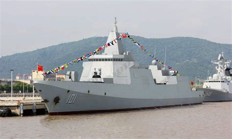中国最新型052D驱逐舰换新涂装准备入役/图新闻频道__中国青年网