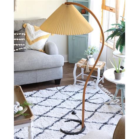 Caprani Floor Lamp – Radilum