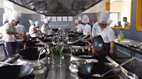 【答疑解惑】一个好厨师要具备哪些条件？_重庆新东方烹饪学校