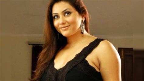 ಎಐಡಿಎಂಕೆ ತೊರೆದು ಬಿಜೆಪಿ ಸೇರಲಿರುವ ಗ್ಲಾಮರಸ್ ನಟಿ ನಮಿತಾ | ದೇಶ-ವಿದೇಶ - News18 ...