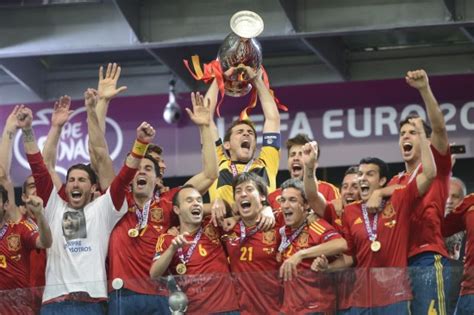 经典再回首：2012年欧洲杯 西班牙4：0意大利_哔哩哔哩_bilibili