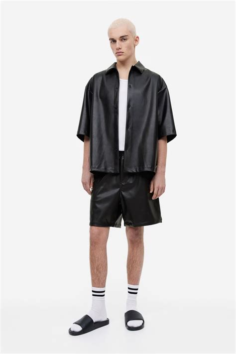 Loose Fit Boxy shirt - Black - Men | H&M IN