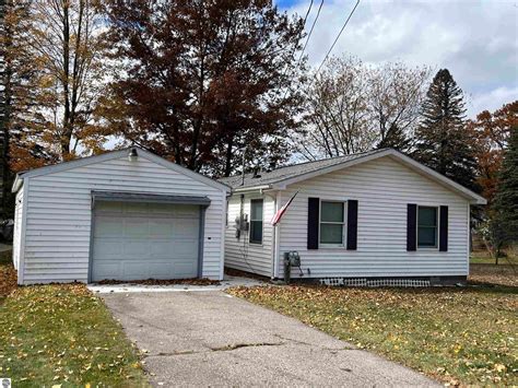 2510 E Huckleberry Trl, Farwell, MI 48622 - See Est. Value, Schools & More