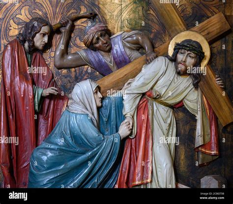 Jesus meets his mother mary hi-res stock photography and images - Alamy
