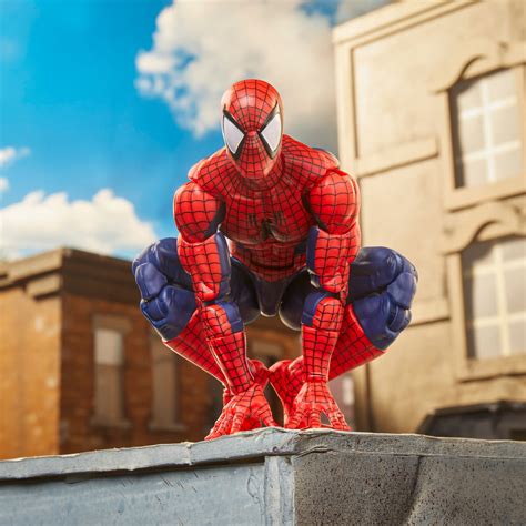 Hasbro Announces New Maximum Marvel Legends with 90s Spider-Man