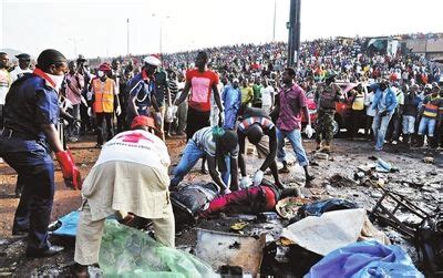 尼日利亚遭袭 死71人伤过百_新浪新闻