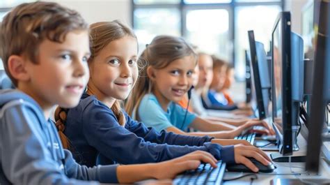 Children Using Computers 的图像结果