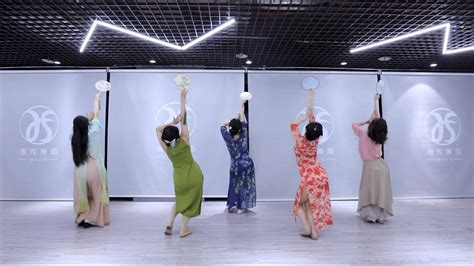 《入画江南》零基础古典舞版本1，旗袍，团扇，完整版。#入画江南 #中国古典舞 -舞蹈视频-搜狐视频