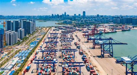 海口：秀英港集装箱码头运转繁忙-人民图片网