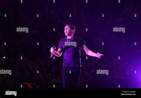 Example Singer 的图像结果