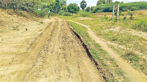 குடிநீர், சாலை வசதி இல்லை - தேவகோட்டை அருகே ஊரை காலி செய்யும் கிராம ...