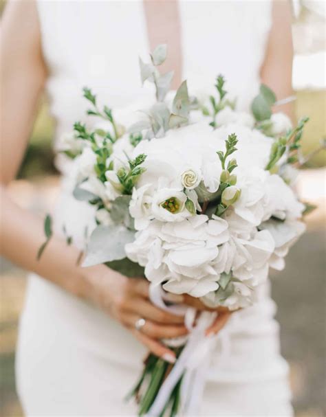 Simple white wedding bouquets 60 photos - Astyledwedding.com
